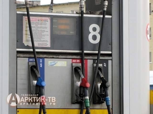 На АЗС Мурманской области упорно держат цены на бензин