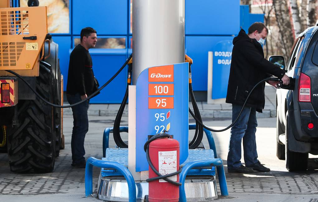 Эксперты ожидают волну контрафакта на АЗС из-за падения спроса на бензин в России