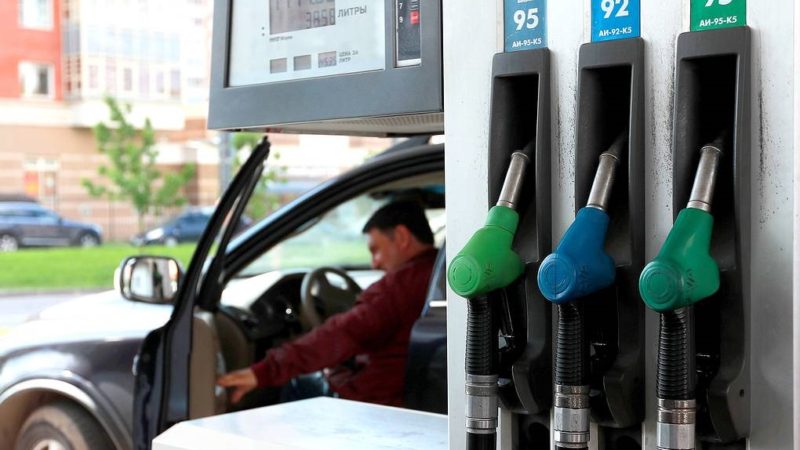 Средние цены на бензин в России за неделю выросли на 8 копеек