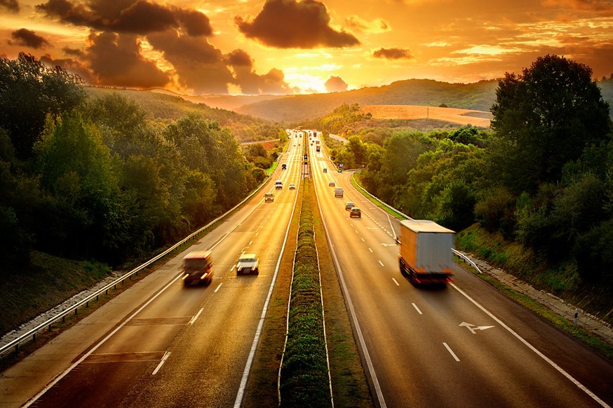 Автозаправок на трассах станет больше: одобрены новые требования к дорогам