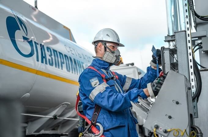 Сеть АЗС «Газпромнефть» перешла на безоператорный слив топлива