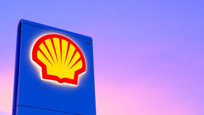 Компания Shell разрешила платить на своих автозаправках в России через СБП и WebMoney