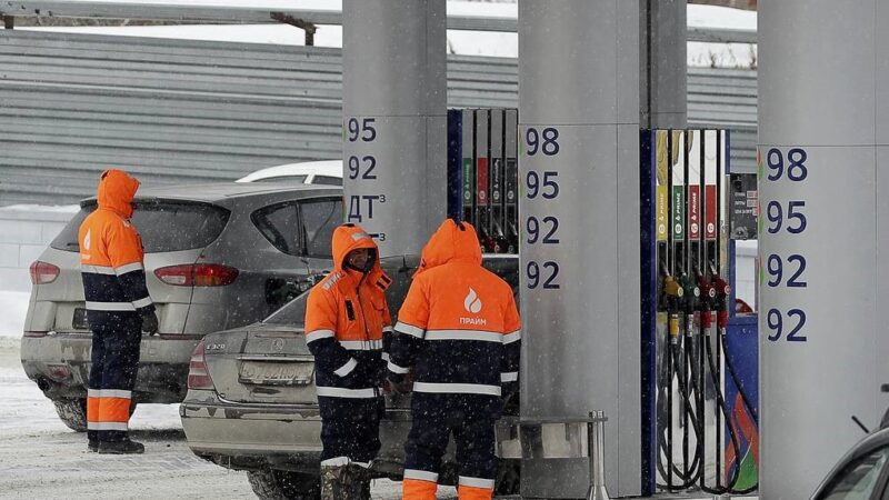 “Известия”: в НТС предложили меры для предотвращения роста цен на бензин
