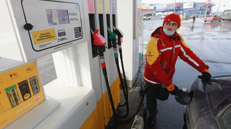 ФАС запросила информацию у владельцев АЗС о причинах роста цен на бензин