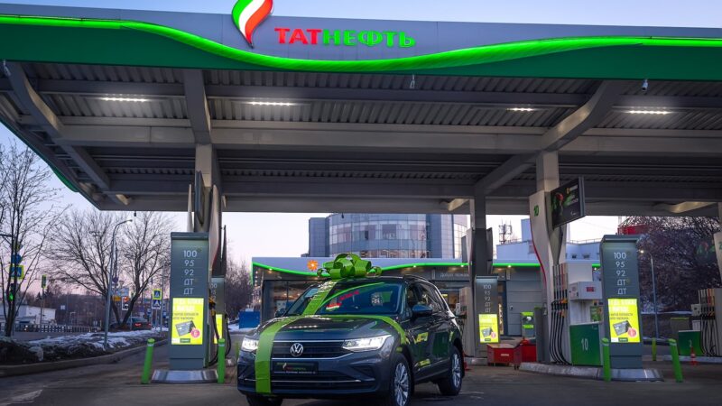 В Москве и Казани прошло вручение автомобилей победителям федеральной новогодней акции «Собери мешок подарков на АЗС «Татнефть»