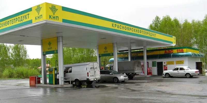 Под Красноярском нашли пять заправок с незаконными вывесками «КНП»