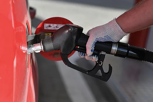 АЗС крупных компаний возобновили допскидки на бензин на фоне падения оптовых цен