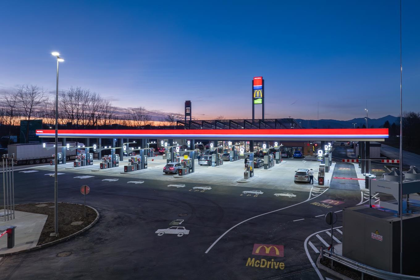 Petrol открыла один из самых современных автозаправочных комплексов в Европе